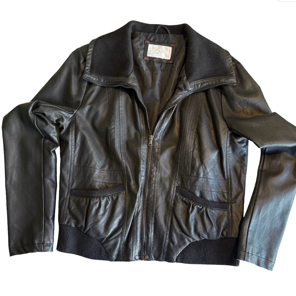 Chic Faux Leather Jacket – Stylish & Versatile Layer